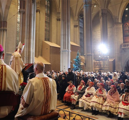 Nadbiskup Kutleša predvodio misno slavlje prigodom zatvaranja Svete godine i povratka relikvija bl. A. Stepinca
